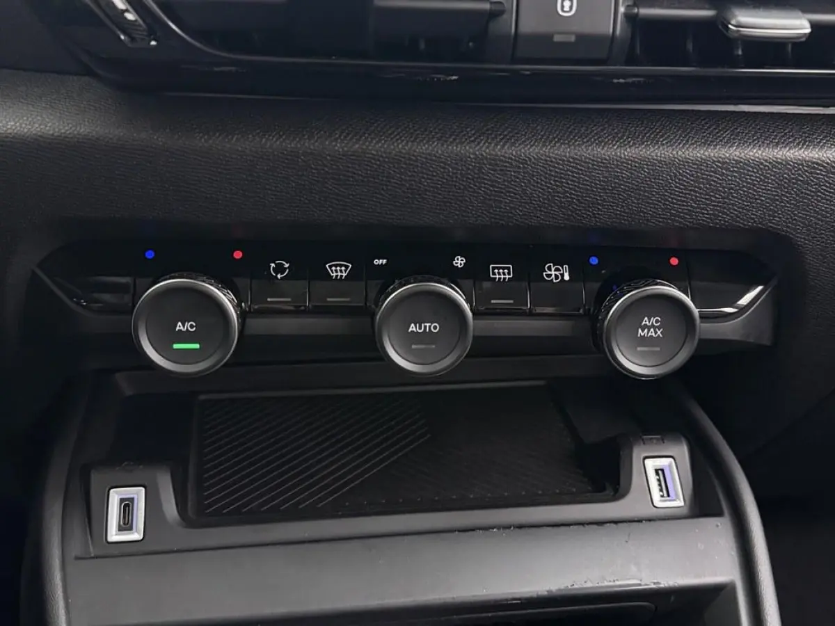Live 50 kWh Carplay/Ecc/Cruise/Led/DaB 1e eigenaar