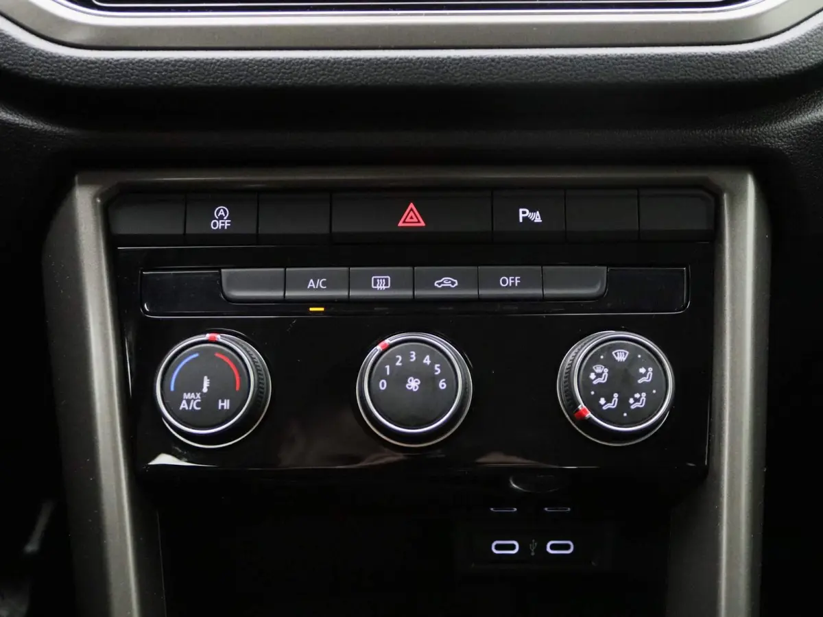 1.0 TSI Style 116 PK Origineel Nederlands | Navigatie | Apple Carplay | Android Auto | Parkeersensoren | DAB | Adaptive Cruise Control |