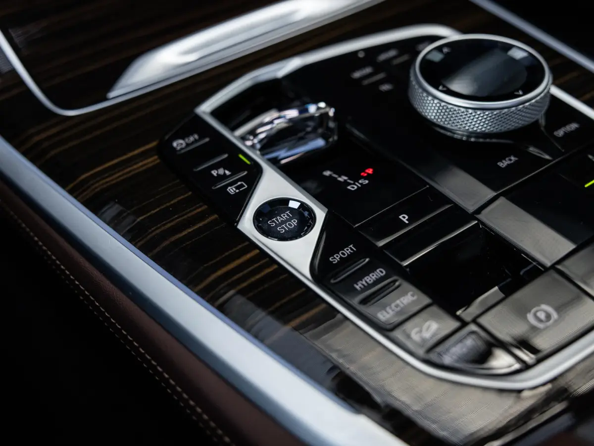 xDrive50e | DRAVITGRAU | ACHTERAS BESTURING | PANORAMADAK | TREKHAAK | SOFTCLOSE | STOELVENTILATIE | STOELVERWARMING | HARMAN KARDON | INTEGRAL ACTIVE STEERING | STOELMASSAGE | MEMORY | NL A
