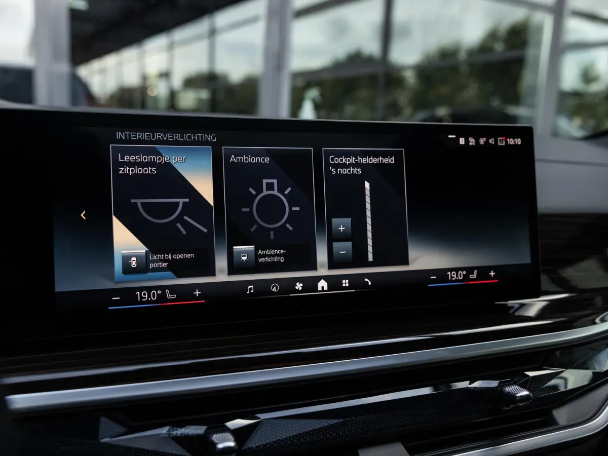 xDrive50e | DRAVITGRAU | ACHTERAS BESTURING | PANORAMADAK | TREKHAAK | SOFTCLOSE | STOELVENTILATIE | STOELVERWARMING | HARMAN KARDON | INTEGRAL ACTIVE STEERING | STOELMASSAGE | MEMORY | NL A