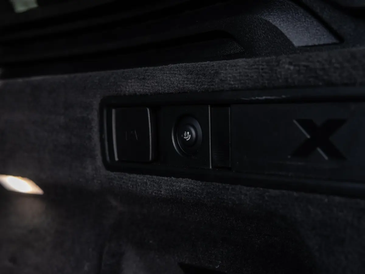 xDrive50e | DRAVITGRAU | ACHTERAS BESTURING | PANORAMADAK | TREKHAAK | SOFTCLOSE | STOELVENTILATIE | STOELVERWARMING | HARMAN KARDON | INTEGRAL ACTIVE STEERING | STOELMASSAGE | MEMORY | NL A