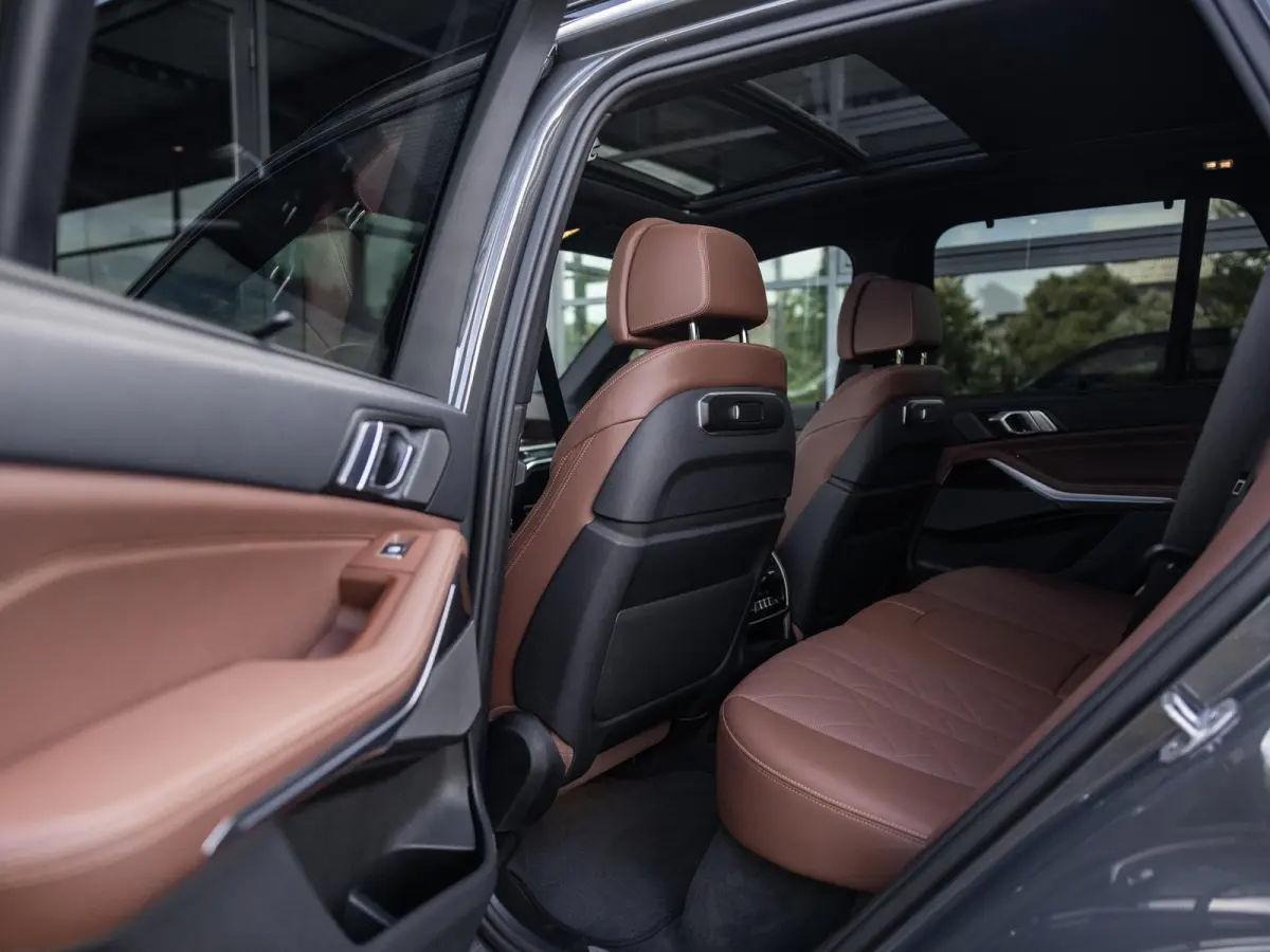 xDrive50e | DRAVITGRAU | ACHTERAS BESTURING | PANORAMADAK | TREKHAAK | SOFTCLOSE | STOELVENTILATIE | STOELVERWARMING | HARMAN KARDON | INTEGRAL ACTIVE STEERING | STOELMASSAGE | MEMORY | NL A
