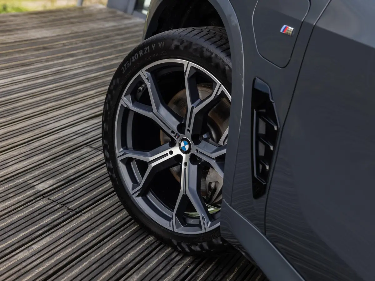 xDrive50e | DRAVITGRAU | ACHTERAS BESTURING | PANORAMADAK | TREKHAAK | SOFTCLOSE | STOELVENTILATIE | STOELVERWARMING | HARMAN KARDON | INTEGRAL ACTIVE STEERING | STOELMASSAGE | MEMORY | NL A