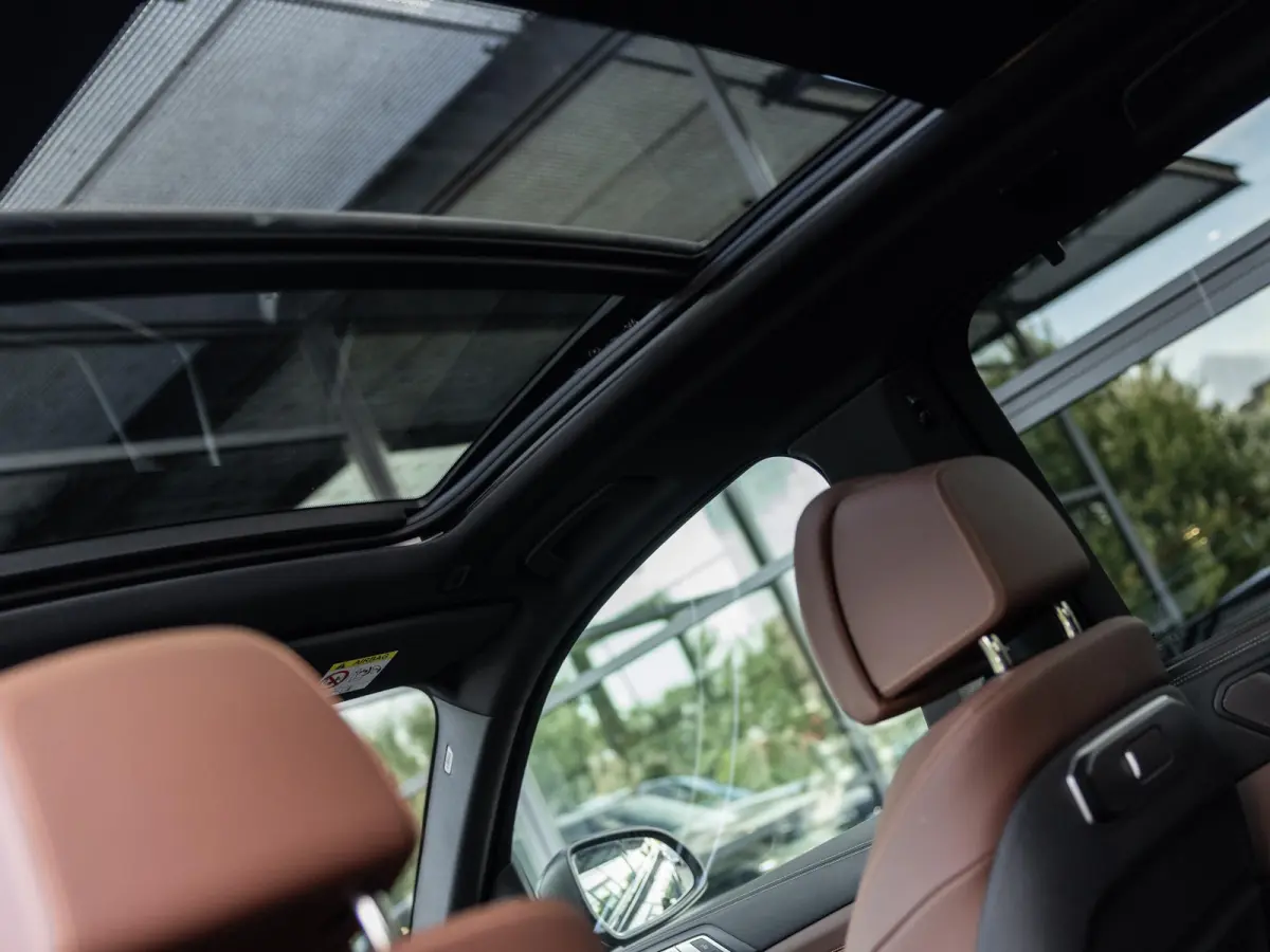 xDrive50e | DRAVITGRAU | ACHTERAS BESTURING | PANORAMADAK | TREKHAAK | SOFTCLOSE | STOELVENTILATIE | STOELVERWARMING | HARMAN KARDON | INTEGRAL ACTIVE STEERING | STOELMASSAGE | MEMORY | NL A