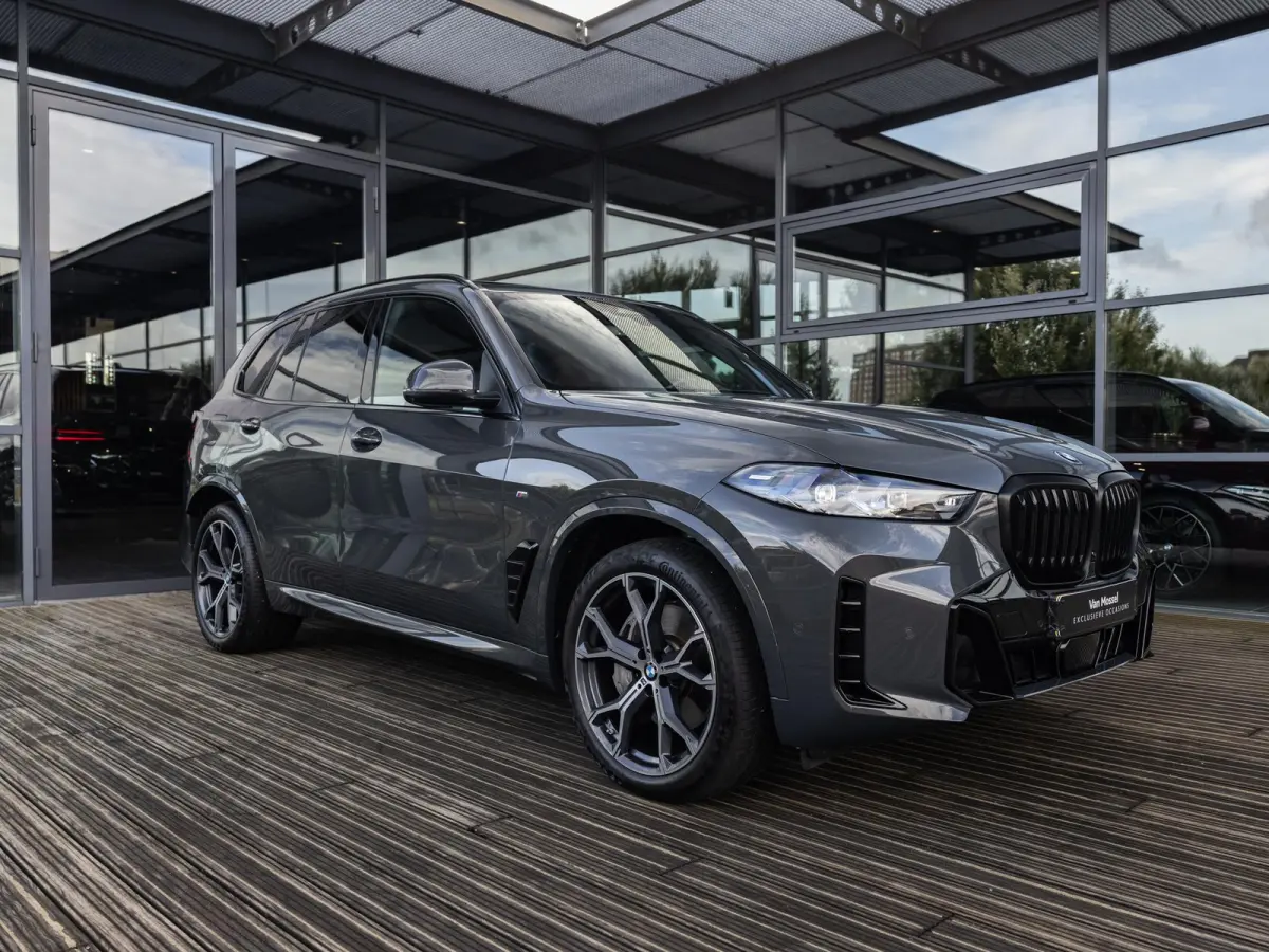 xDrive50e | DRAVITGRAU | ACHTERAS BESTURING | PANORAMADAK | TREKHAAK | SOFTCLOSE | STOELVENTILATIE | STOELVERWARMING | HARMAN KARDON | INTEGRAL ACTIVE STEERING | STOELMASSAGE | MEMORY | NL A