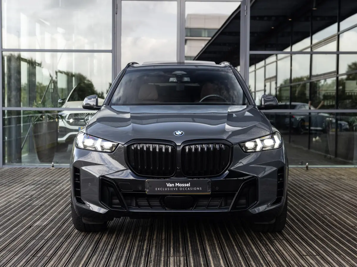 xDrive50e | DRAVITGRAU | ACHTERAS BESTURING | PANORAMADAK | TREKHAAK | SOFTCLOSE | STOELVENTILATIE | STOELVERWARMING | HARMAN KARDON | INTEGRAL ACTIVE STEERING | STOELMASSAGE | MEMORY | NL A