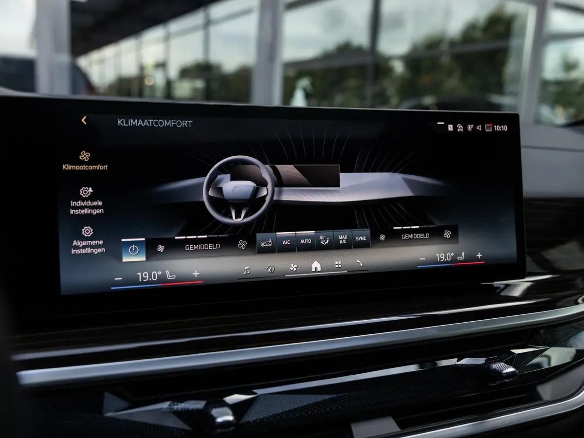 xDrive50e | DRAVITGRAU | ACHTERAS BESTURING | PANORAMADAK | TREKHAAK | SOFTCLOSE | STOELVENTILATIE | STOELVERWARMING | HARMAN KARDON | INTEGRAL ACTIVE STEERING | STOELMASSAGE | MEMORY | NL A
