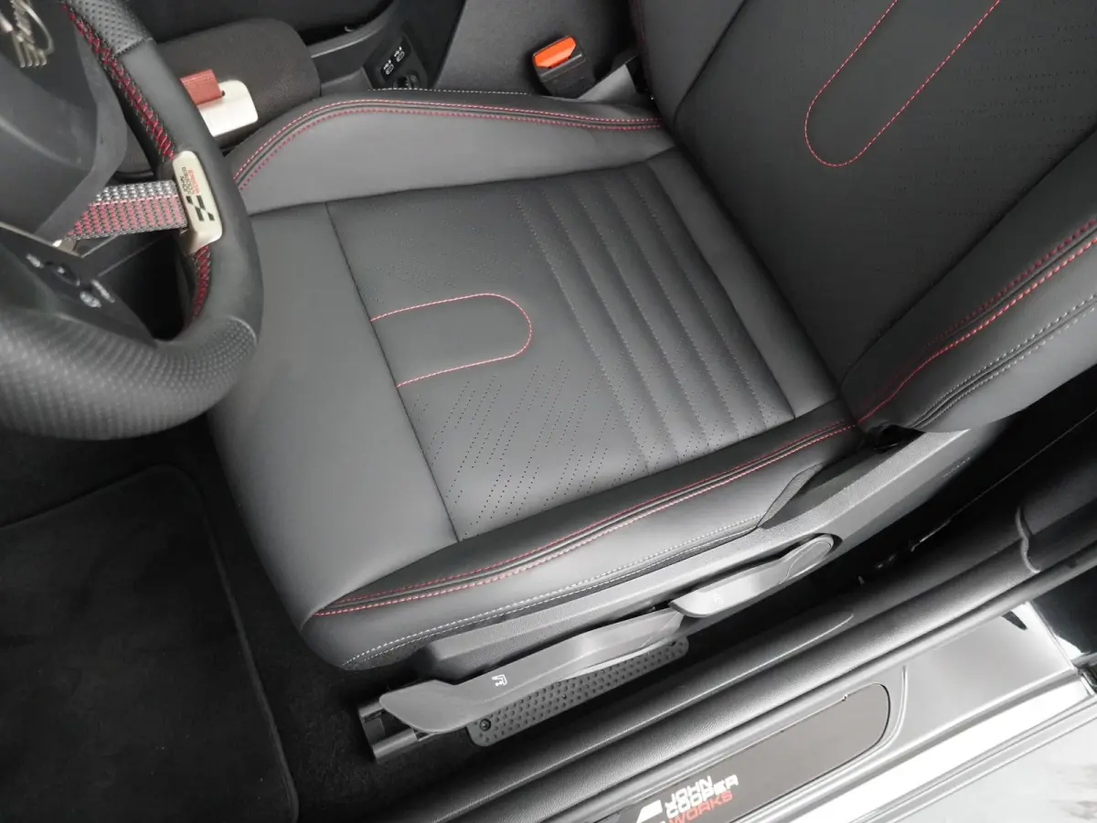 Cooper C JCW-trim | Pakket-M | Stuur- stoelverwarming | Schuif-kantel dak | Achteruitrijcamera |