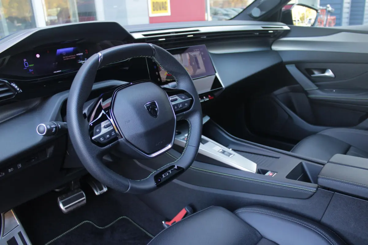 1.6 240PK PLUG-IN HYBRID GT EXCLUSIVE | ACTIERADIUS ELEK. WLTP 81-85KM | PANORAMA SCHUIF/KANTEL DAK | ELEKTRISCH VERSTELBARE VOORSTOELEN MET MASSAGE FUNCTIE | VOORSTOELEN VERWARMBAAR | STUUR