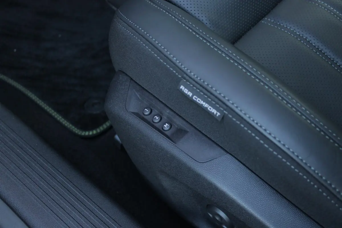 1.6 240PK PLUG-IN HYBRID GT EXCLUSIVE | ACTIERADIUS ELEK. WLTP 81-85KM | PANORAMA SCHUIF/KANTEL DAK | ELEKTRISCH VERSTELBARE VOORSTOELEN MET MASSAGE FUNCTIE | VOORSTOELEN VERWARMBAAR | STUUR