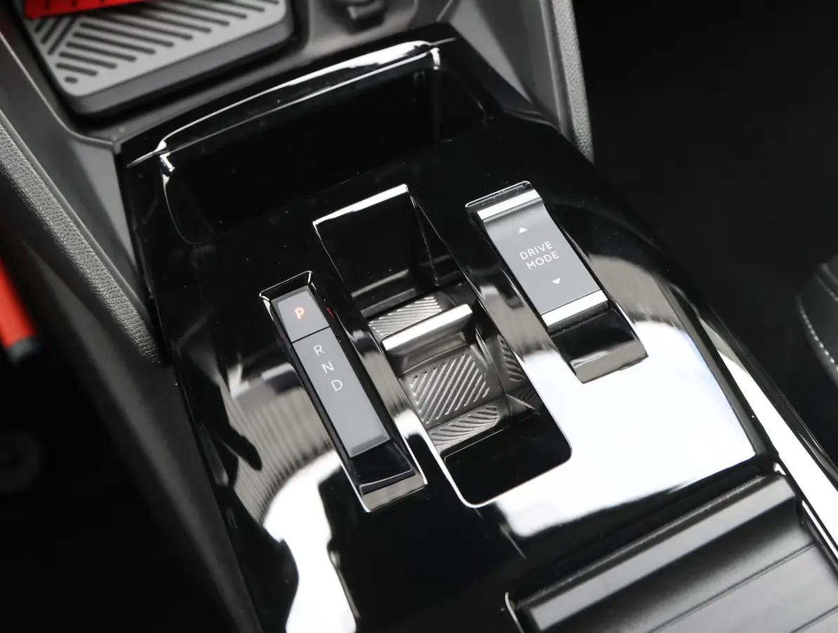 1.2 Hybrid 145pk Max | Navigatie | Stoelverwarming | Draadloos Apple Carplay en Android Auto | Camera