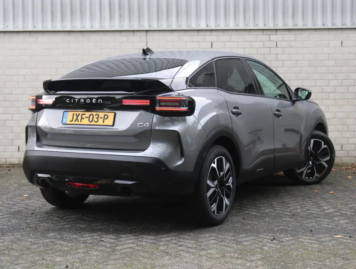 1.2 Hybrid 145pk Max | Navigatie | Stoelverwarming | Draadloos Apple Carplay en Android Auto | Camera