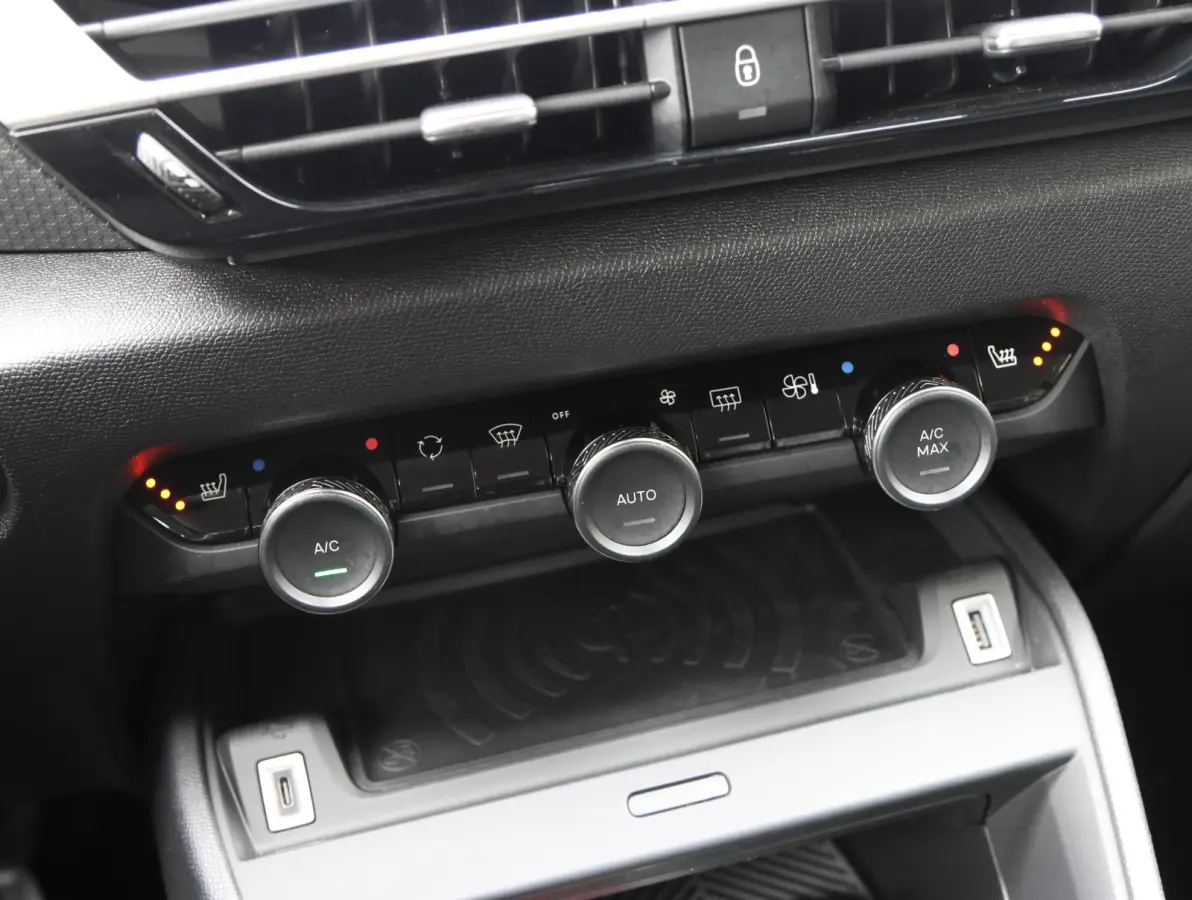 1.2 Hybrid 145pk Max | Navigatie | Stoelverwarming | Draadloos Apple Carplay en Android Auto | Camera