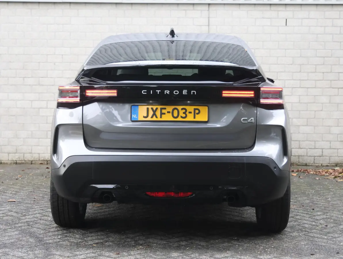 1.2 Hybrid 145pk Max | Navigatie | Stoelverwarming | Draadloos Apple Carplay en Android Auto | Camera