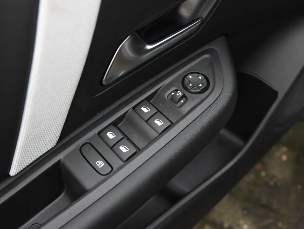 1.2 Hybrid 145pk Max | Navigatie | Stoelverwarming | Draadloos Apple Carplay en Android Auto | Camera