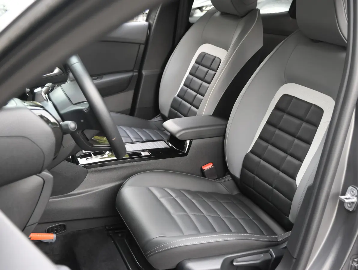 1.2 Hybrid 145pk Max | Navigatie | Stoelverwarming | Draadloos Apple Carplay en Android Auto | Camera