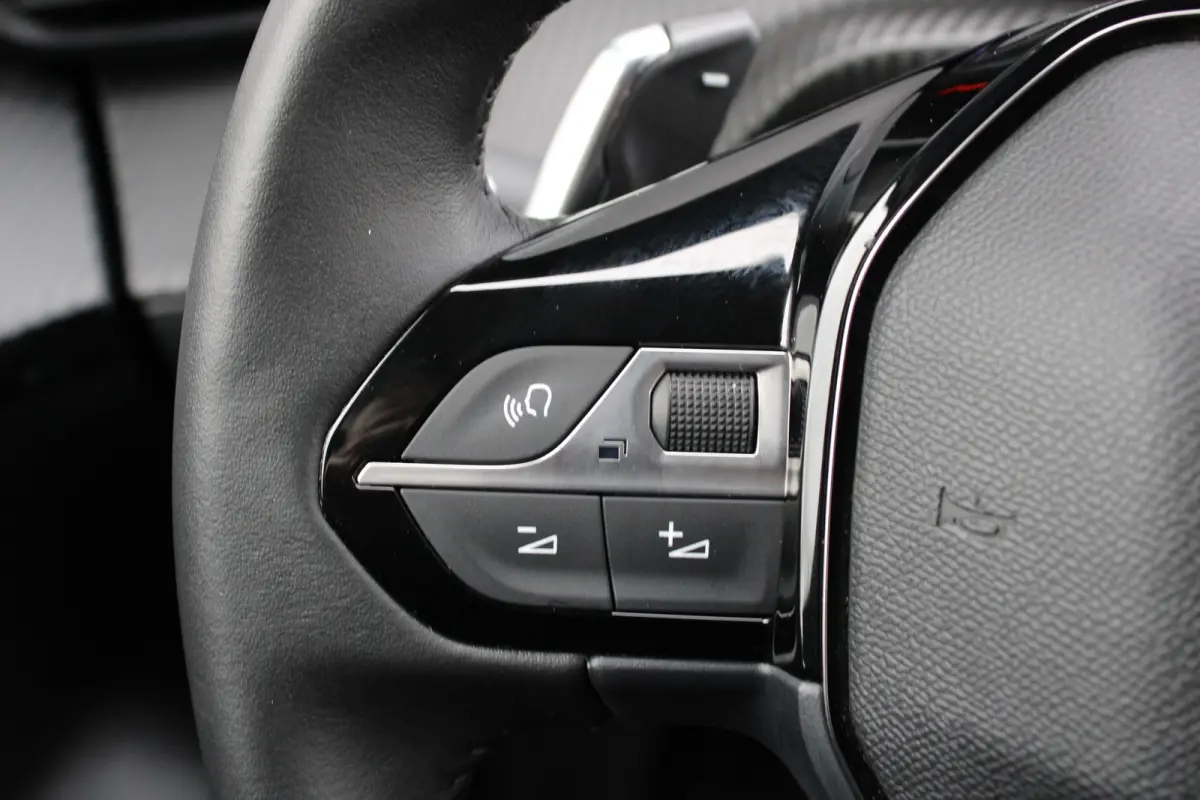 1.2 Hybrid 110 e-DCS6 Allure | Automaat | Navigatie | Camera voor + achter | Apple carplay | Adaptieve cruise control |