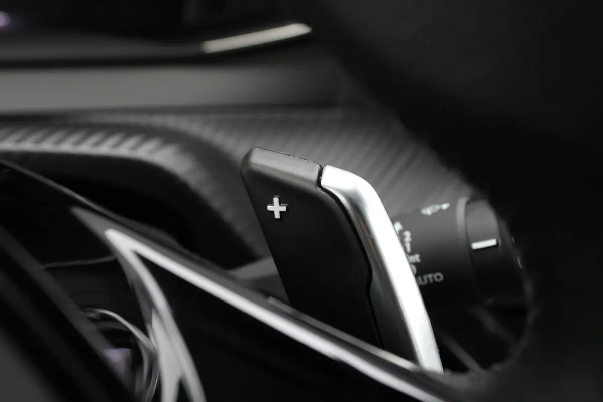 1.2 Hybrid 110 e-DCS6 Allure | Automaat | Navigatie | Camera voor + achter | Apple carplay | Adaptieve cruise control |