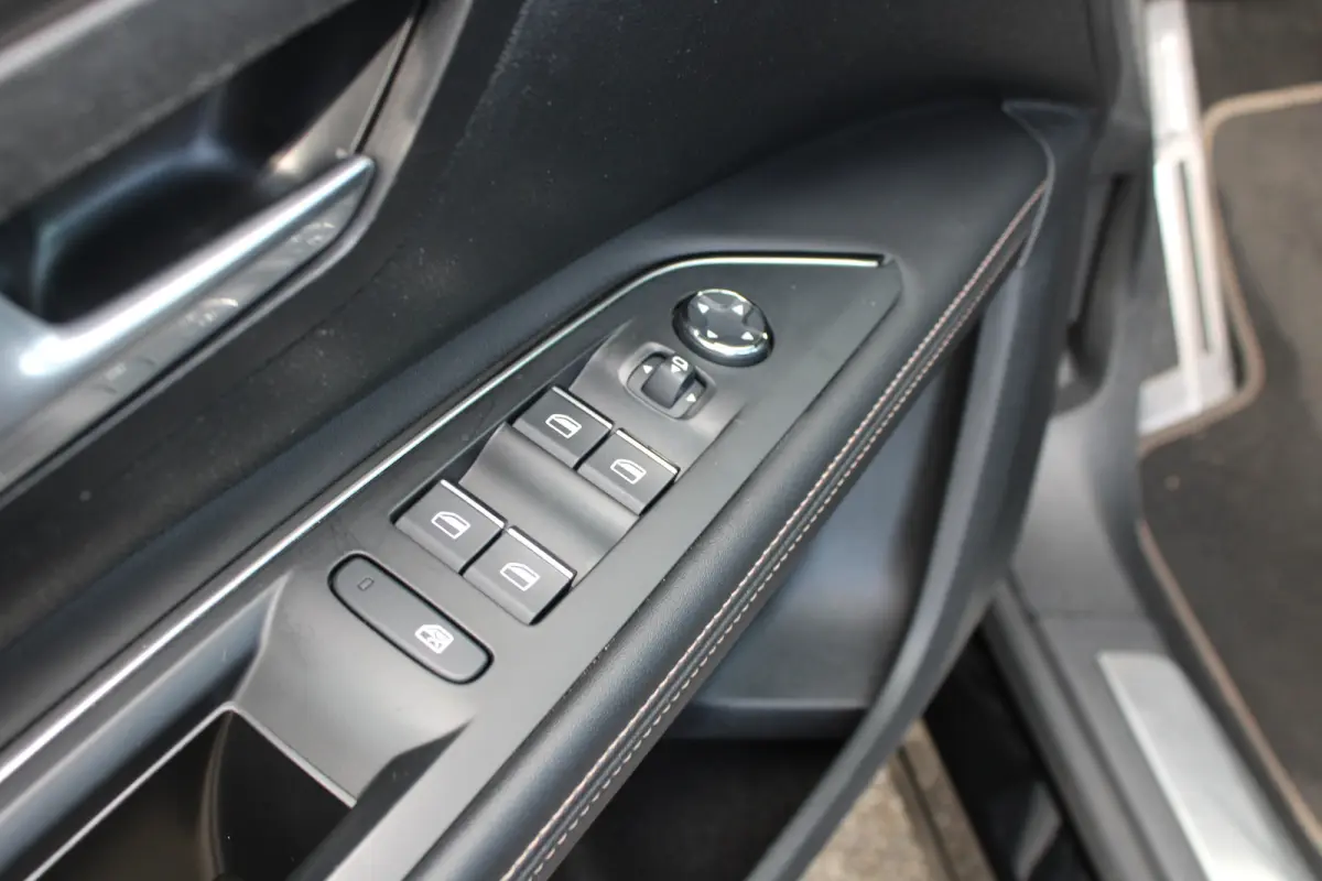 1.2 PureTech EAT8 GT | Automaat | Navigatie | Camera | Panorama/schuifdak | Focal | Elektrische achterklep |