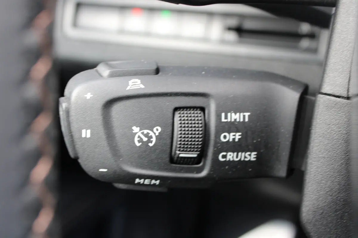 1.2 PureTech EAT8 GT | Automaat | Navigatie | Camera | Panorama/schuifdak | Focal | Elektrische achterklep |