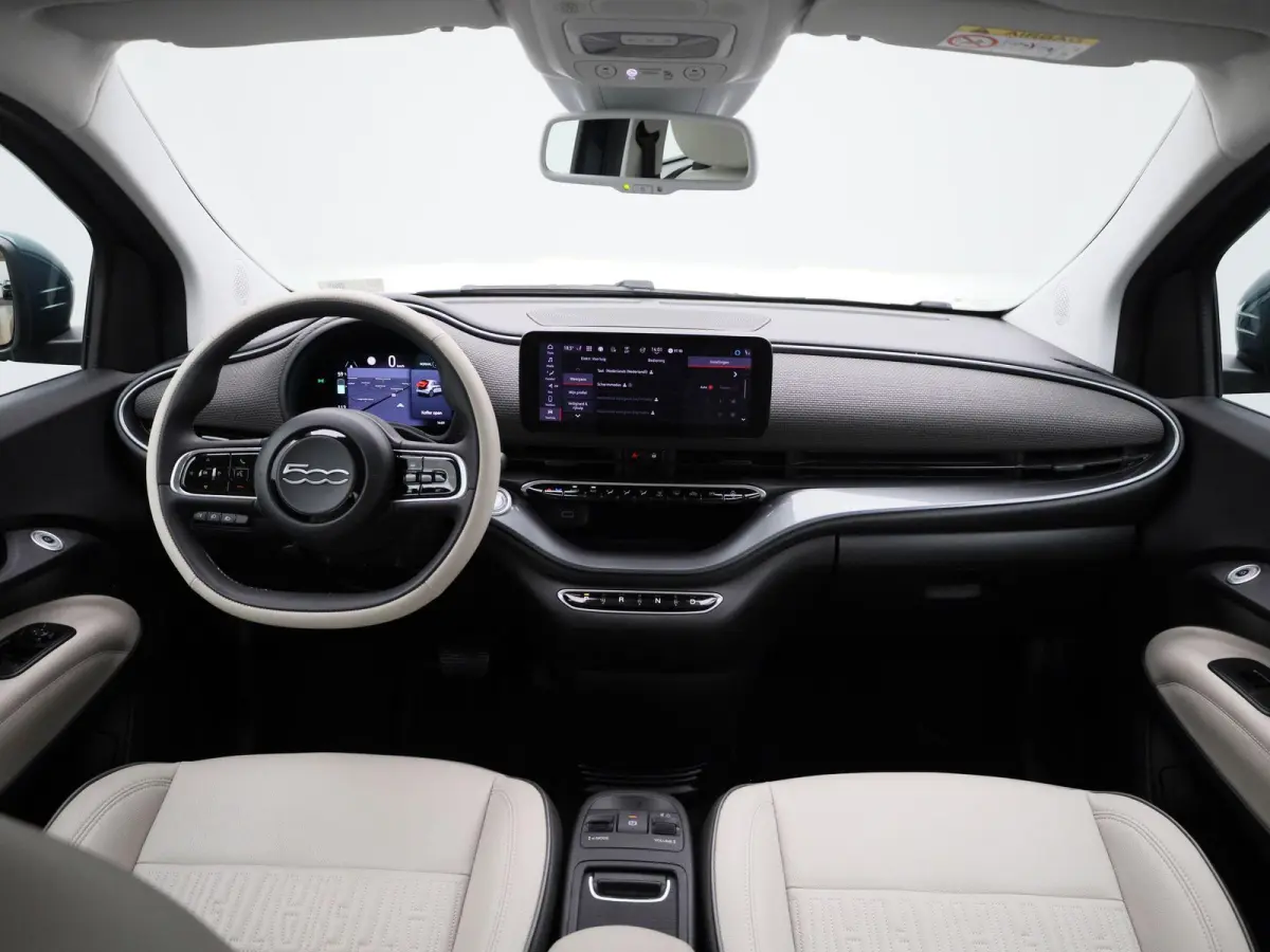 500e 42 kWh La Prima by Bocelli | ACHTERUITRIJCAMERA | STOELVERWARMING | APPLE CARPLAY - ANDROID AUTO | LEDER | CRUISE CONTROL | CLIMATE CONTROL |