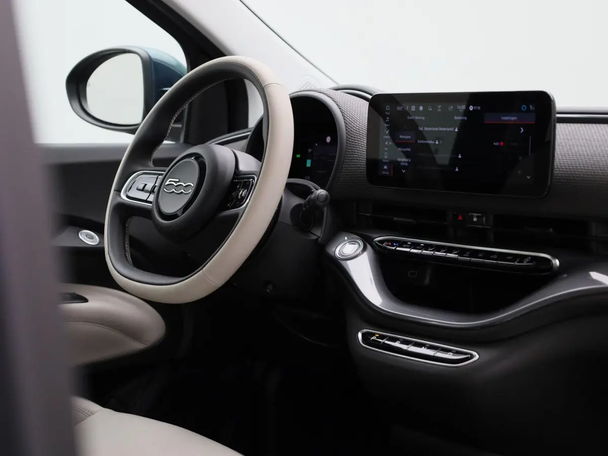 500e 42 kWh La Prima by Bocelli | ACHTERUITRIJCAMERA | STOELVERWARMING | APPLE CARPLAY - ANDROID AUTO | LEDER | CRUISE CONTROL | CLIMATE CONTROL |