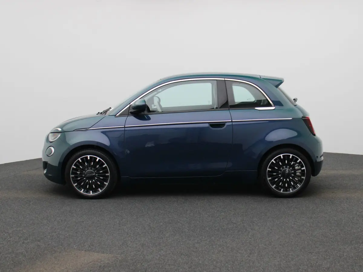 500e 42 kWh La Prima by Bocelli | ACHTERUITRIJCAMERA | STOELVERWARMING | APPLE CARPLAY - ANDROID AUTO | LEDER | CRUISE CONTROL | CLIMATE CONTROL |