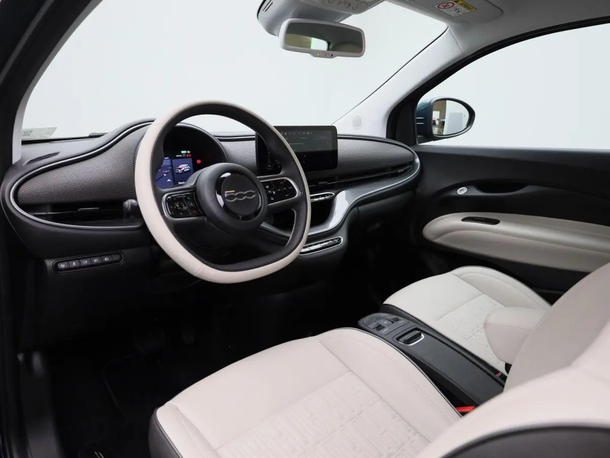 500e 42 kWh La Prima by Bocelli | ACHTERUITRIJCAMERA | STOELVERWARMING | APPLE CARPLAY - ANDROID AUTO | LEDER | CRUISE CONTROL | CLIMATE CONTROL |