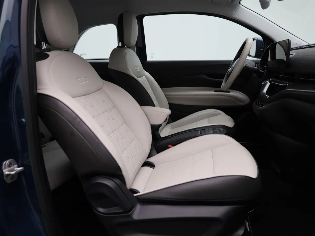 500e 42 kWh La Prima by Bocelli | ACHTERUITRIJCAMERA | STOELVERWARMING | APPLE CARPLAY - ANDROID AUTO | LEDER | CRUISE CONTROL | CLIMATE CONTROL |
