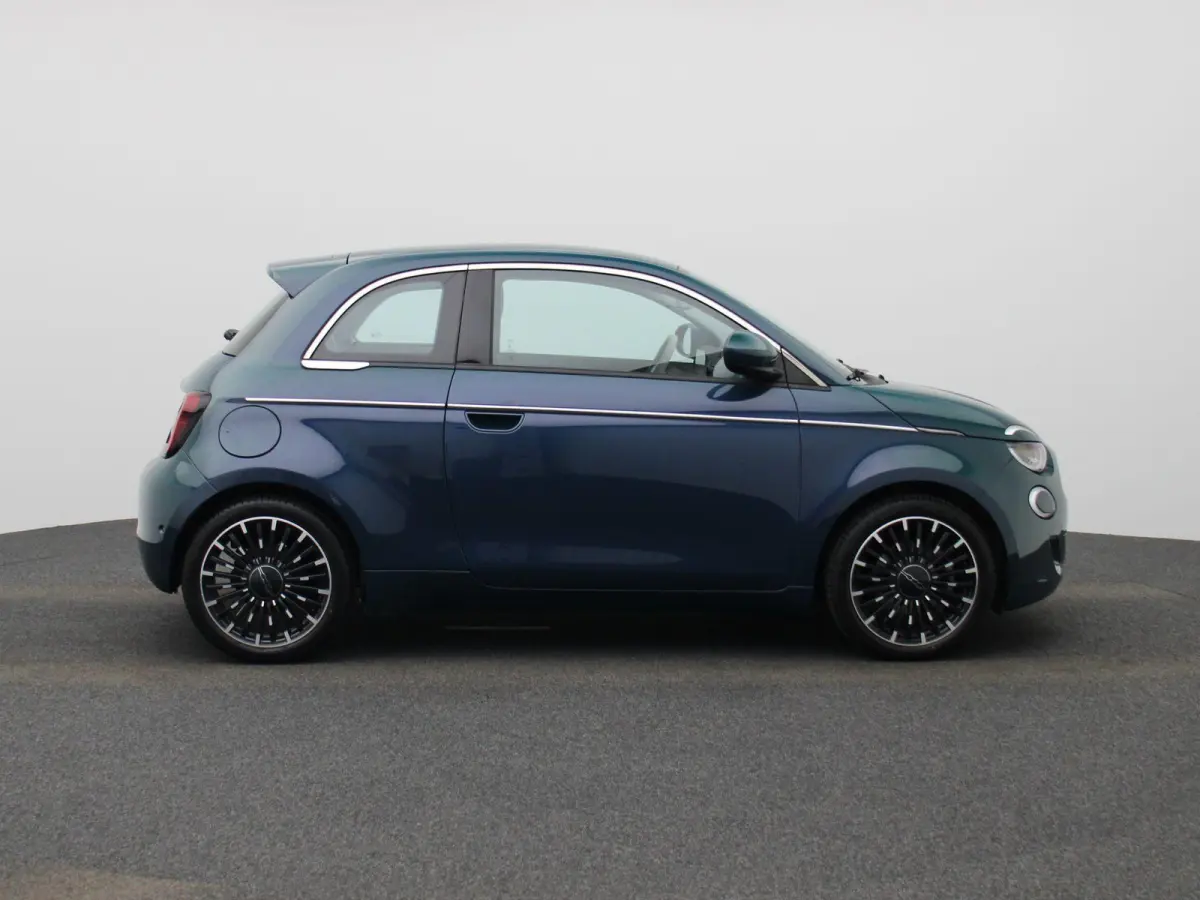 500e 42 kWh La Prima by Bocelli | ACHTERUITRIJCAMERA | STOELVERWARMING | APPLE CARPLAY - ANDROID AUTO | LEDER | CRUISE CONTROL | CLIMATE CONTROL |