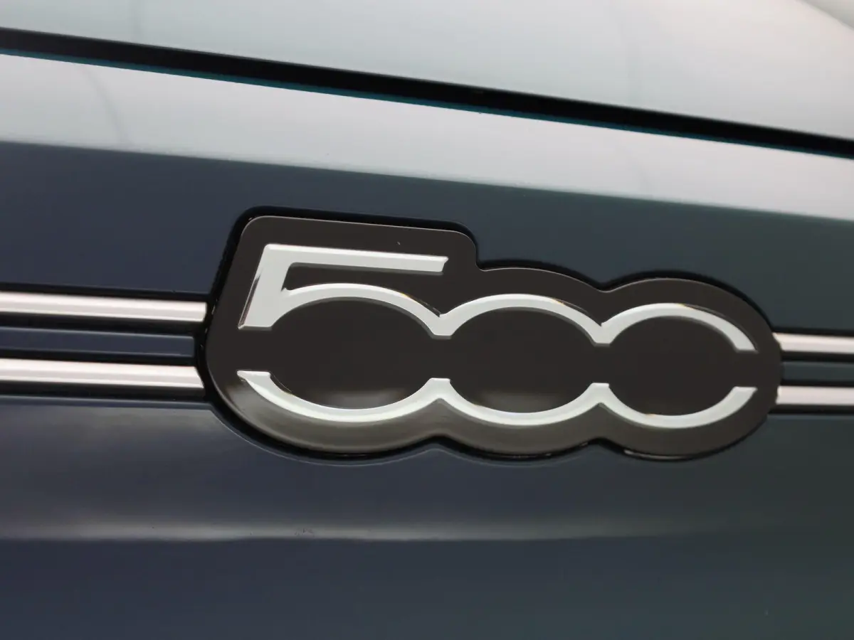 500e 42 kWh La Prima by Bocelli | ACHTERUITRIJCAMERA | STOELVERWARMING | APPLE CARPLAY - ANDROID AUTO | LEDER | CRUISE CONTROL | CLIMATE CONTROL |