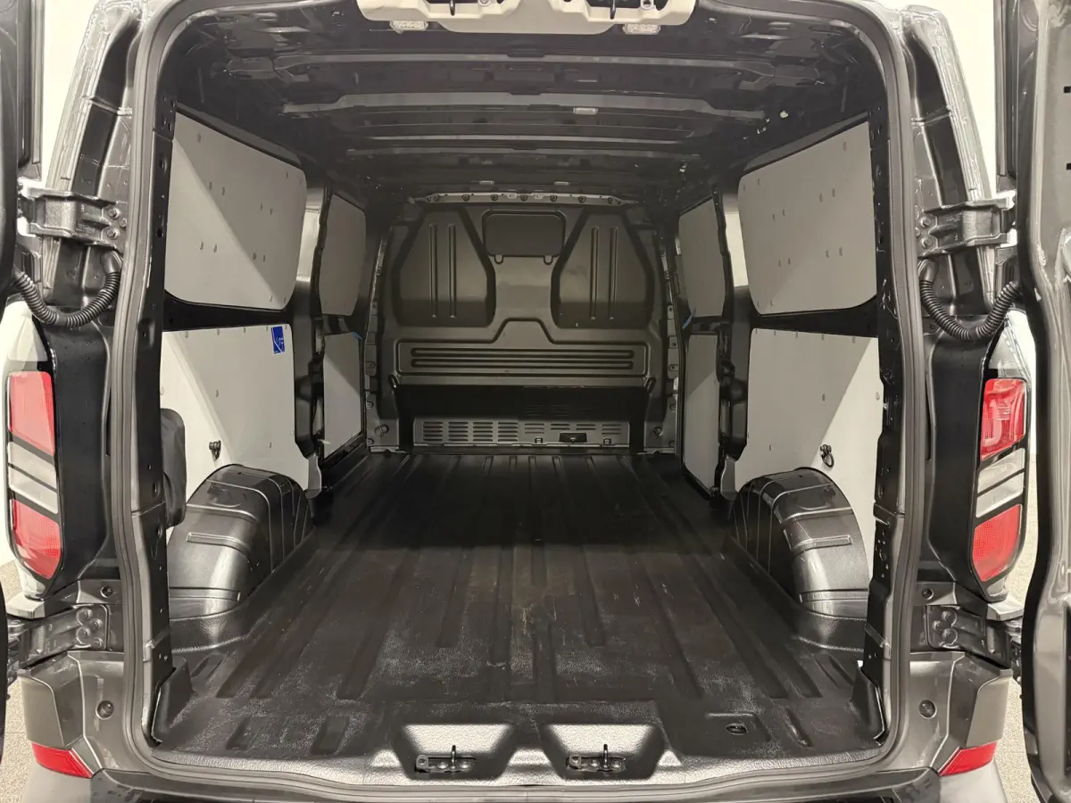 300 2.0 TDCI L2H1 EC Sport Nieuw Model Automaat Apple CarPlay Adaptive Cruise Control Navigatie Parkeersensoren Lichtmetalen velgen Trekhaak Camera Climate Control