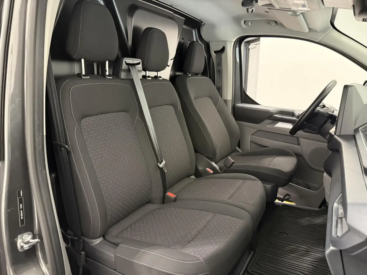 300 2.0 TDCI L2H1 EC Sport Nieuw Model Automaat Apple CarPlay Adaptive Cruise Control Navigatie Parkeersensoren Lichtmetalen velgen Trekhaak Camera Climate Control