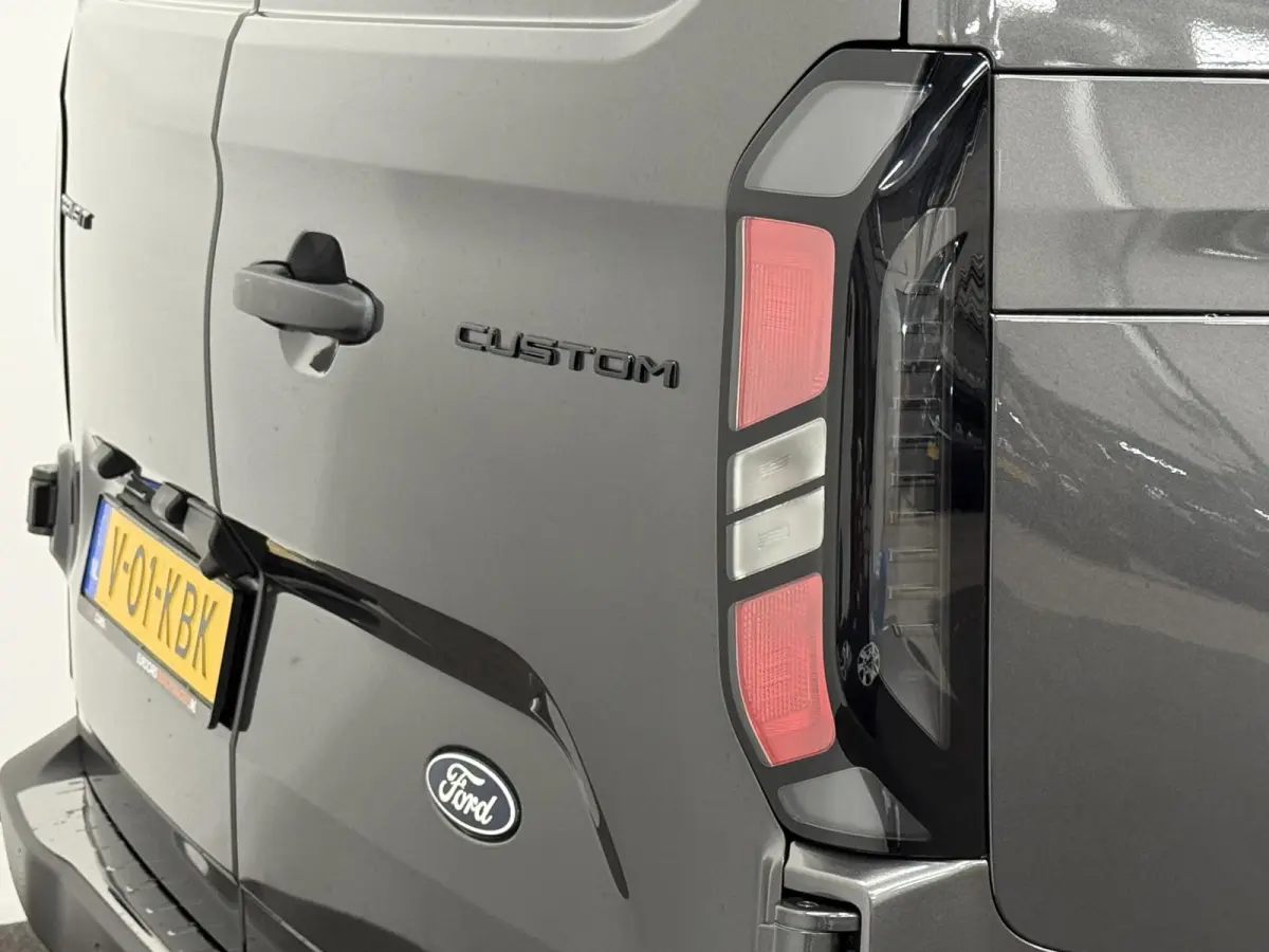 300 2.0 TDCI L2H1 EC Sport Nieuw Model Automaat Apple CarPlay Adaptive Cruise Control Navigatie Parkeersensoren Lichtmetalen velgen Trekhaak Camera Climate Control