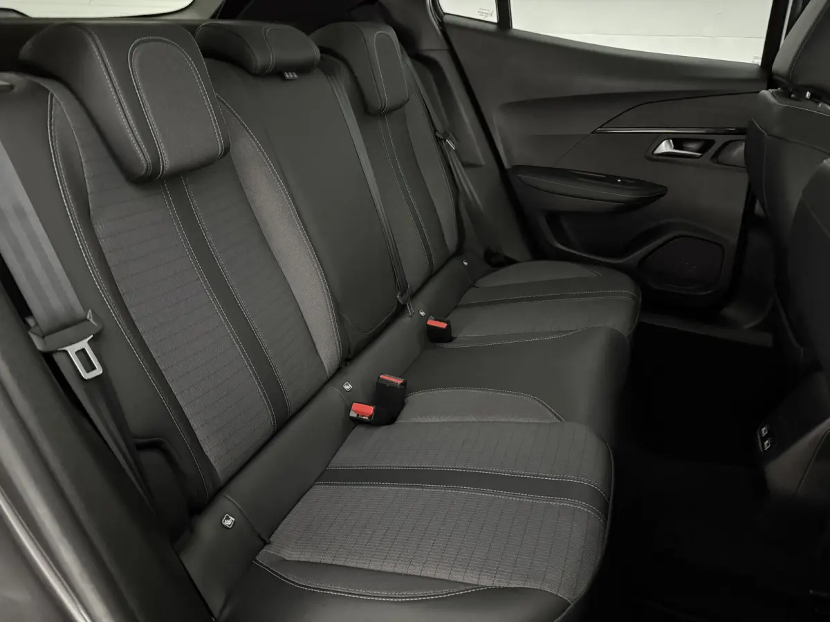1.2 PureTech Allure Pack | Virtual | Camera | Cruise | Trekhaak | Carplay | Navi | Parkeersens. | NAP