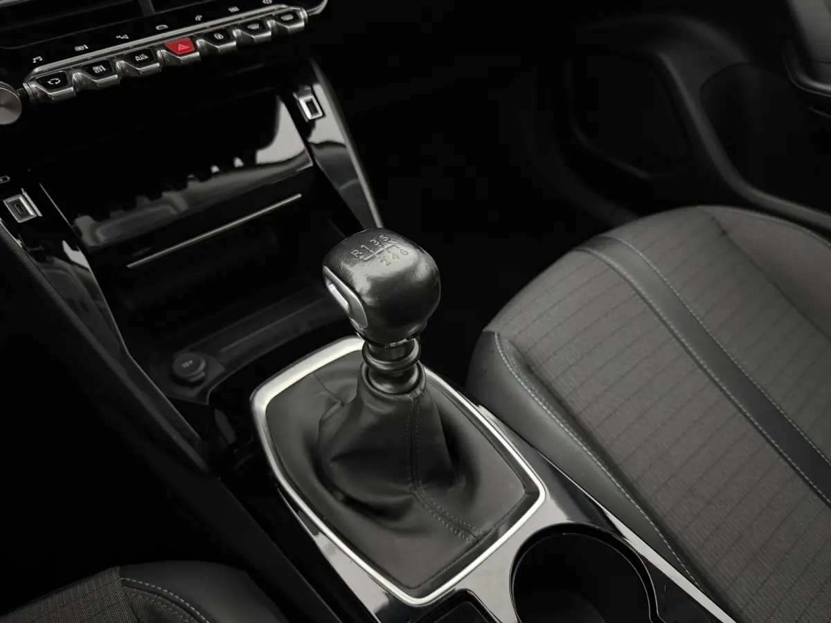 1.2 PureTech Allure Pack | Virtual | Camera | Cruise | Trekhaak | Carplay | Navi | Parkeersens. | NAP