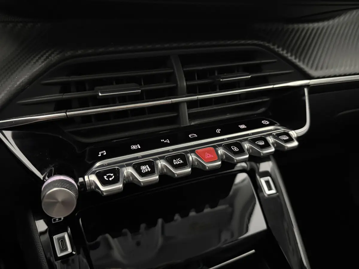 1.2 PureTech Allure Pack | Virtual | Camera | Cruise | Trekhaak | Carplay | Navi | Parkeersens. | NAP