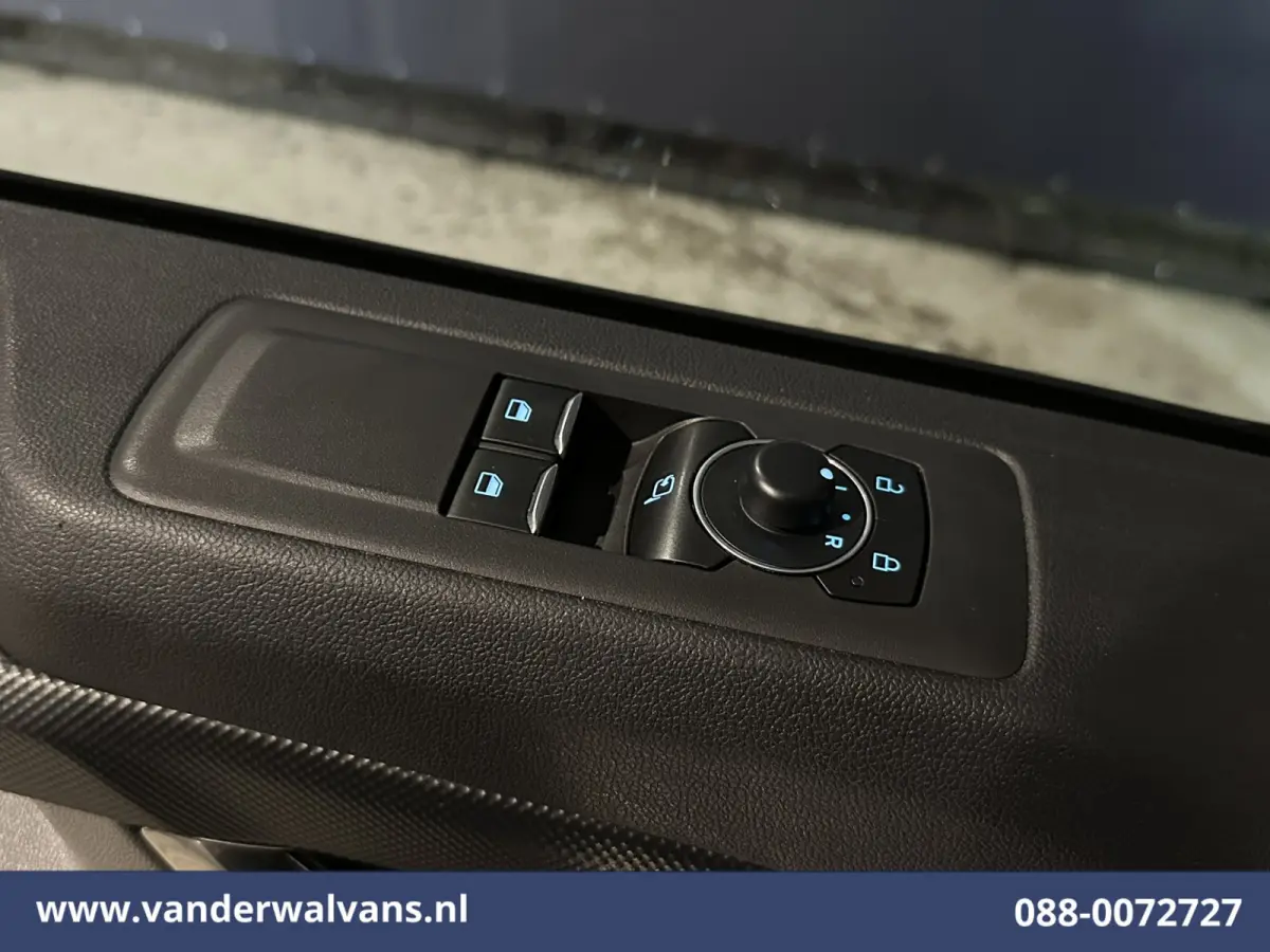 2.0 TDCI 136pk L2H1 Euro6 Airco | Camera | LED | 2500kg Trekhaak | Apple Carplay | Cruisecontrol, Android Auto, Verwarmde Voorruit, Stoelverwarming, Verwarmbare Spiegels, LM Velgen, Parkeers