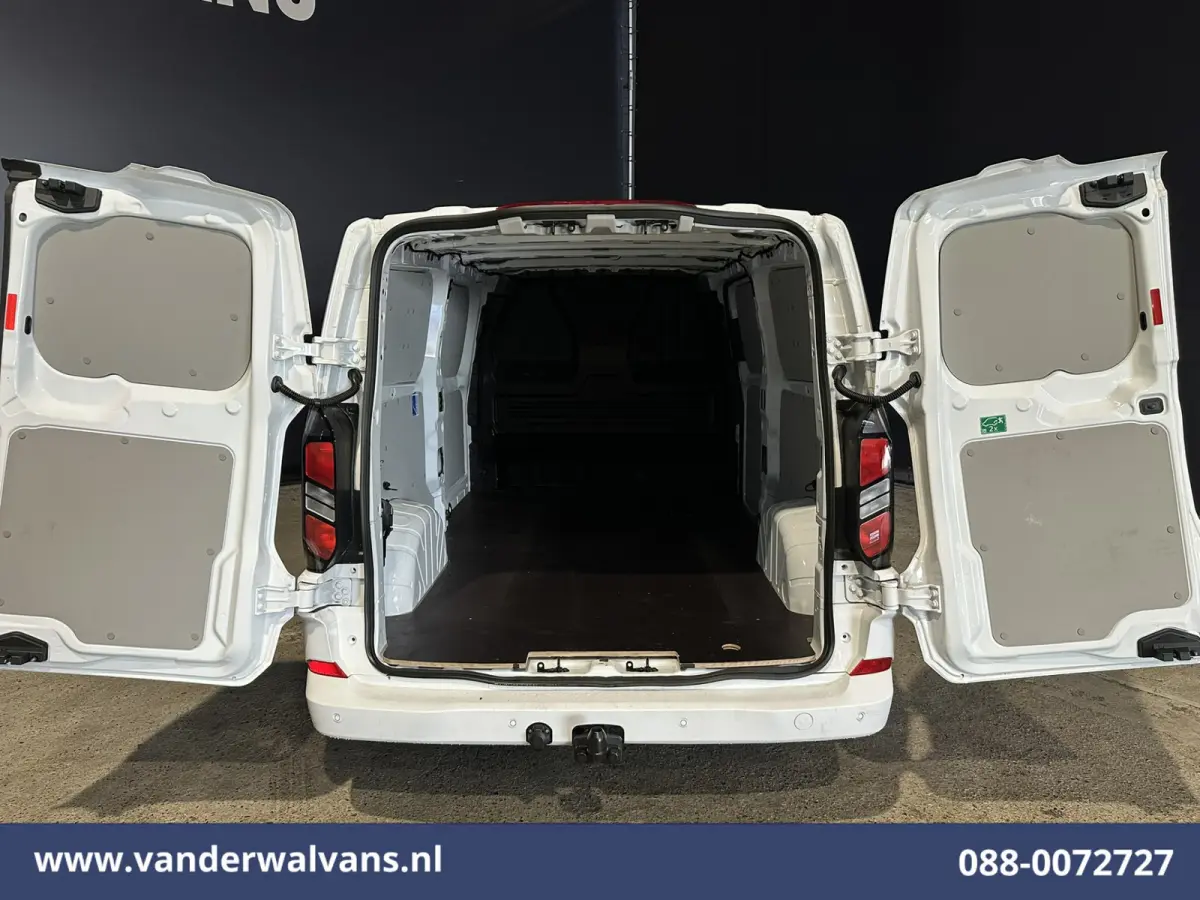 2.0 TDCI 136pk L2H1 Euro6 Airco | Camera | LED | 2500kg Trekhaak | Apple Carplay | Cruisecontrol, Android Auto, Verwarmde Voorruit, Stoelverwarming, Verwarmbare Spiegels, LM Velgen, Parkeers