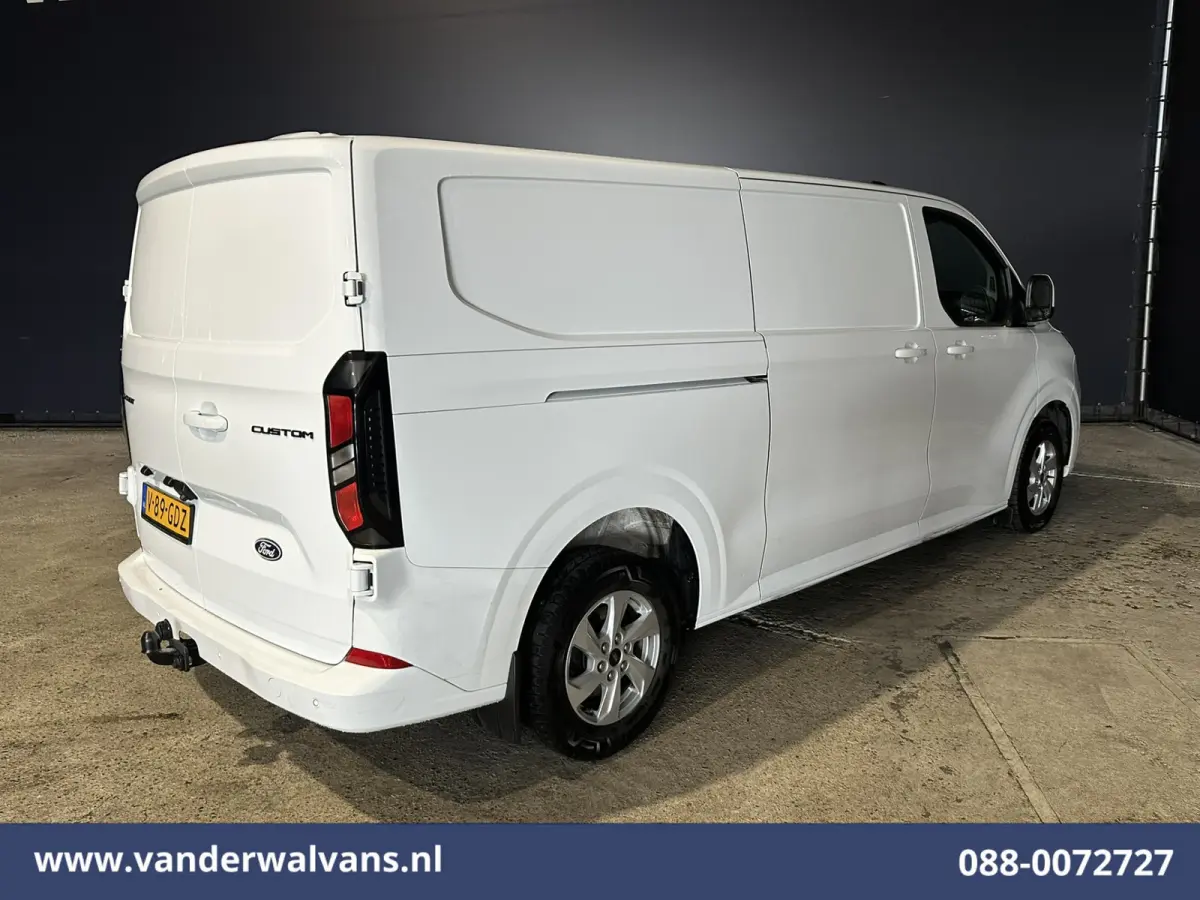 2.0 TDCI 136pk L2H1 Euro6 Airco | Camera | LED | 2500kg Trekhaak | Apple Carplay | Cruisecontrol, Android Auto, Verwarmde Voorruit, Stoelverwarming, Verwarmbare Spiegels, LM Velgen, Parkeers