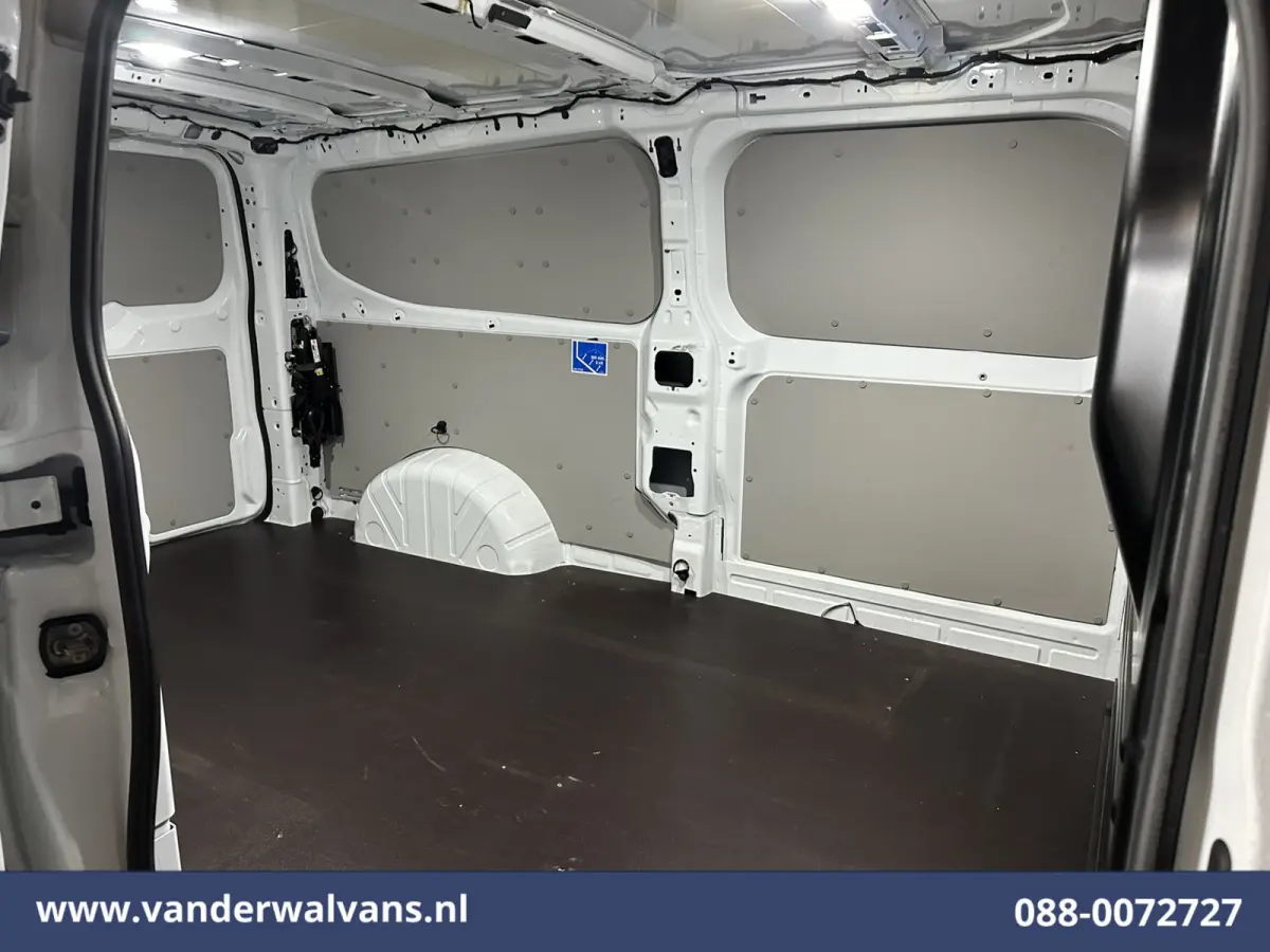 2.0 TDCI 136pk L2H1 Euro6 Airco | Camera | LED | 2500kg Trekhaak | Apple Carplay | Cruisecontrol, Android Auto, Verwarmde Voorruit, Stoelverwarming, Verwarmbare Spiegels, LM Velgen, Parkeers