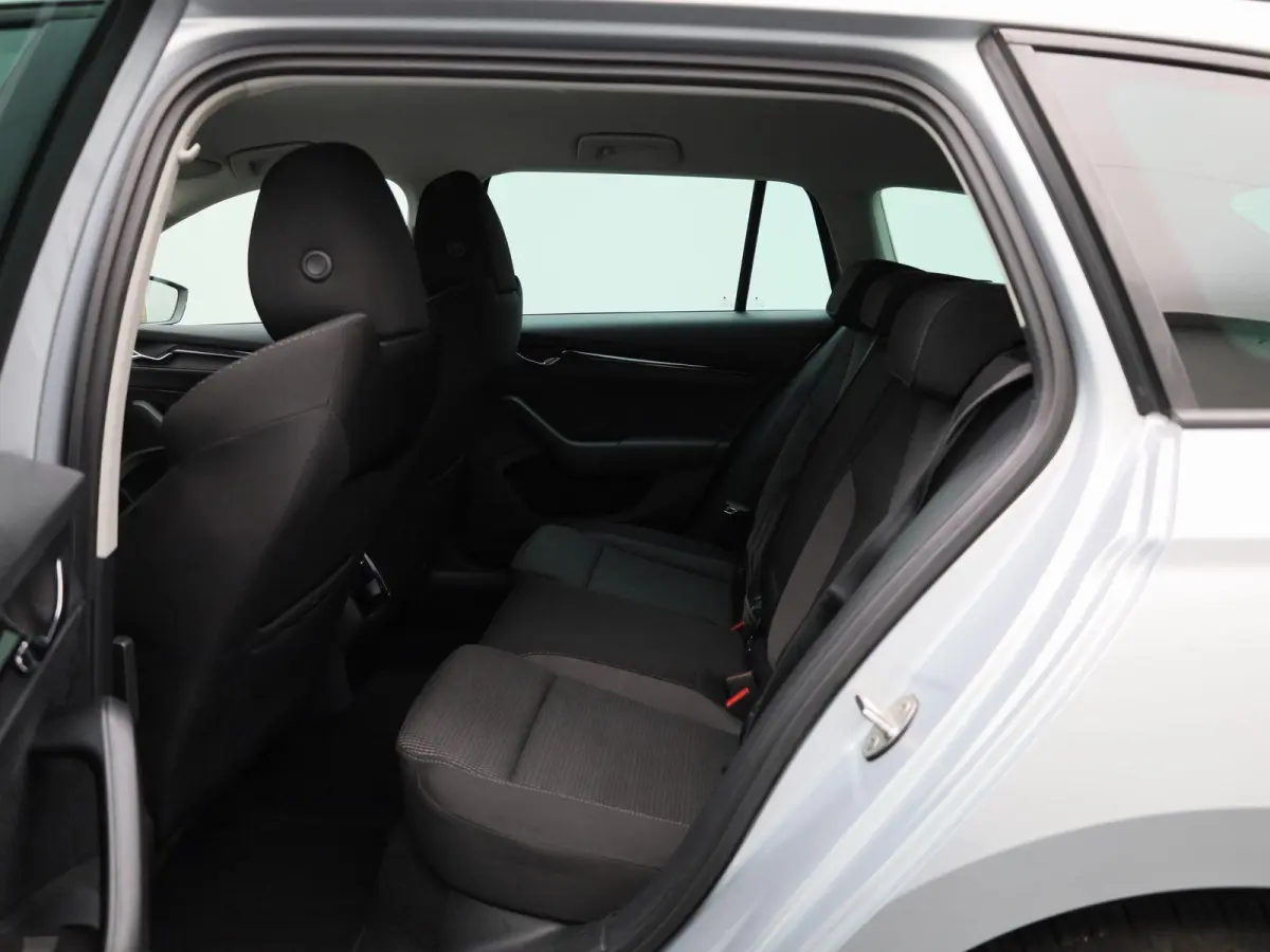 1.0 TSI Business Edition Apple Carplay / Android Auto | Trekhaak | Cruise Control | Airco (automatisch) | Parkeersensoren Voor en Achter | Navigatiesysteem | Lichtmetalen velgen 16” |