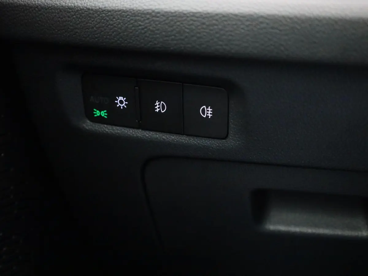 1.0 TSI Business Edition Apple Carplay / Android Auto | Trekhaak | Cruise Control | Airco (automatisch) | Parkeersensoren Voor en Achter | Navigatiesysteem | Lichtmetalen velgen 16” |