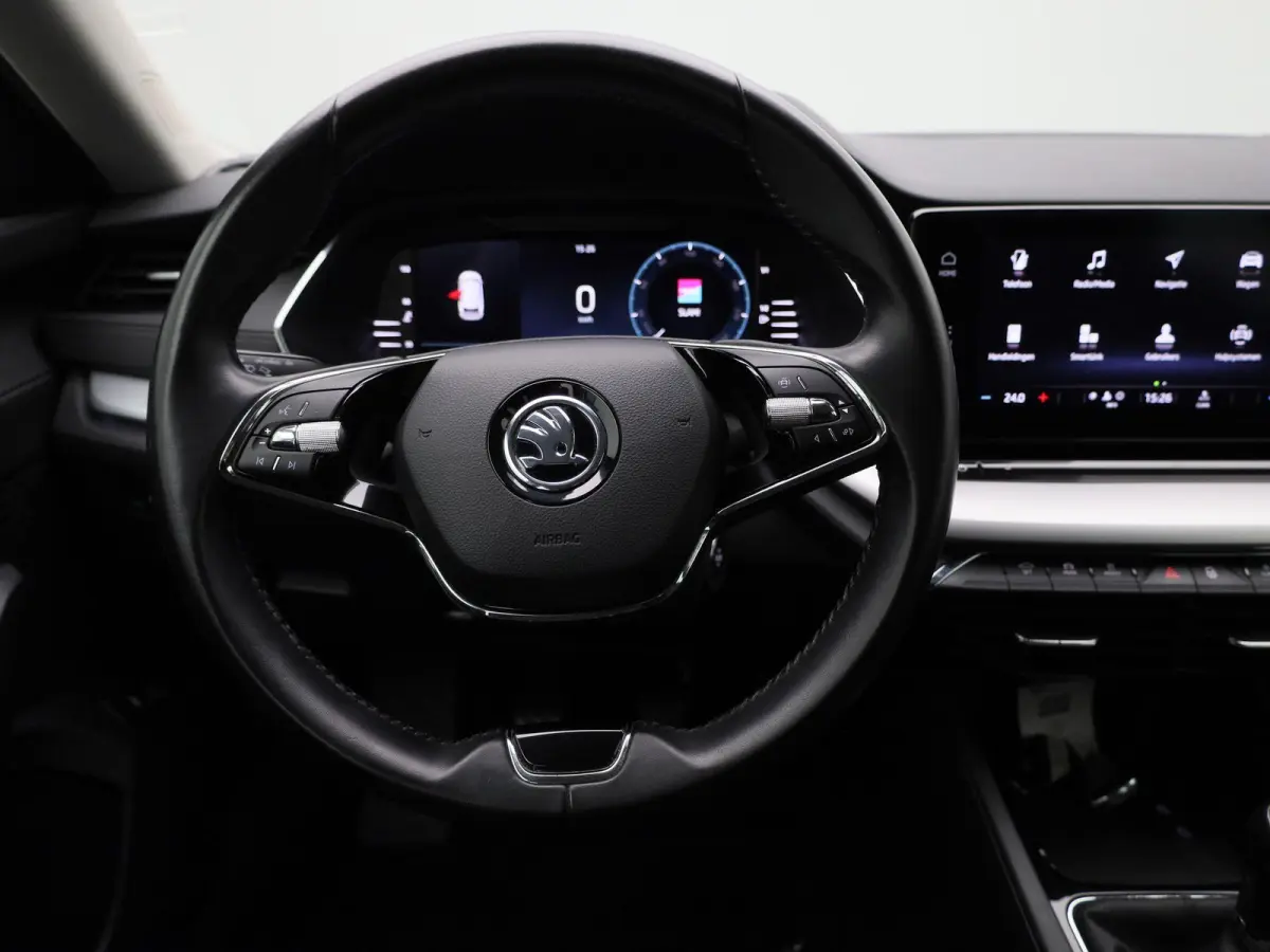 1.0 TSI Business Edition Apple Carplay / Android Auto | Trekhaak | Cruise Control | Airco (automatisch) | Parkeersensoren Voor en Achter | Navigatiesysteem | Lichtmetalen velgen 16” |