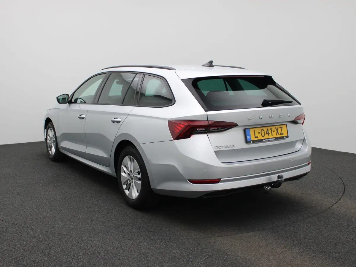 1.0 TSI Business Edition Apple Carplay / Android Auto | Trekhaak | Cruise Control | Airco (automatisch) | Parkeersensoren Voor en Achter | Navigatiesysteem | Lichtmetalen velgen 16” |