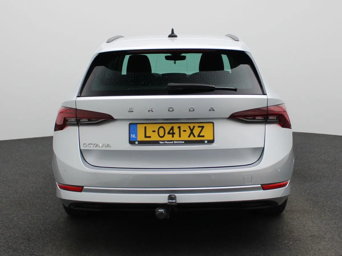 1.0 TSI Business Edition Apple Carplay / Android Auto | Trekhaak | Cruise Control | Airco (automatisch) | Parkeersensoren Voor en Achter | Navigatiesysteem | Lichtmetalen velgen 16” |