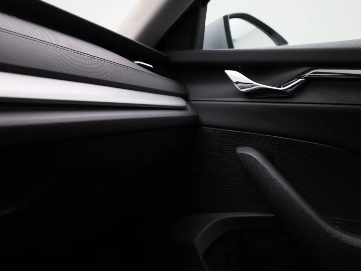 1.0 TSI Business Edition Apple Carplay / Android Auto | Trekhaak | Cruise Control | Airco (automatisch) | Parkeersensoren Voor en Achter | Navigatiesysteem | Lichtmetalen velgen 16” |