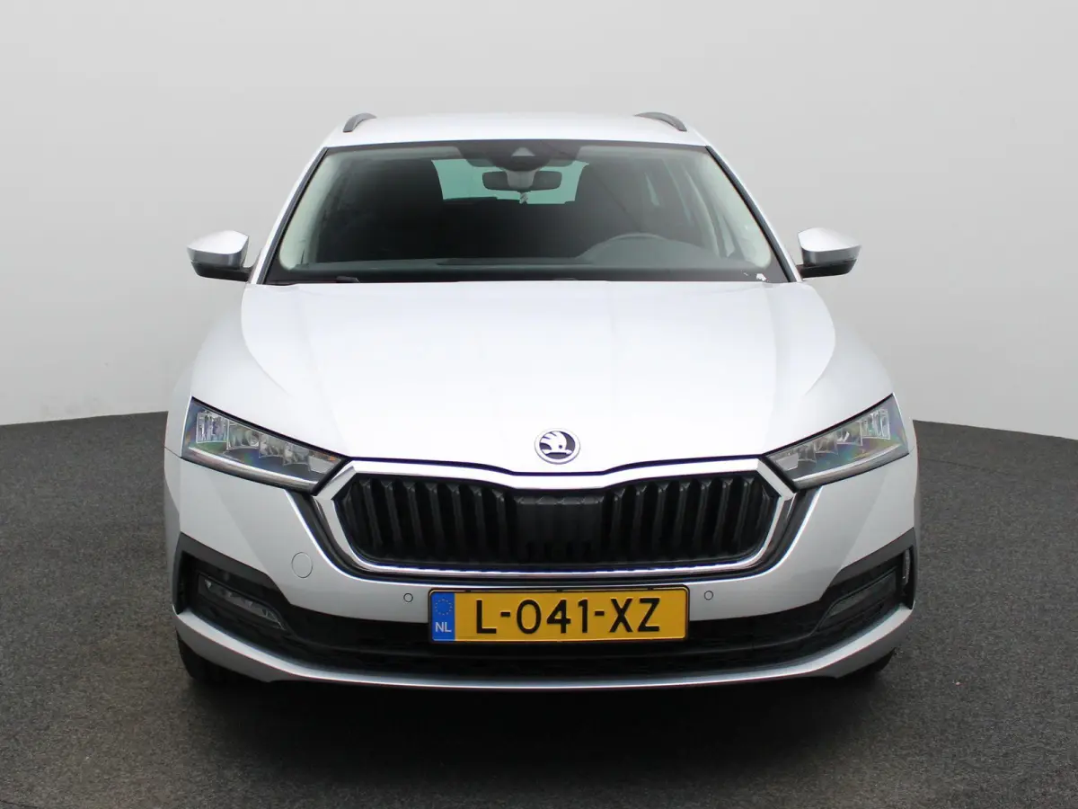 1.0 TSI Business Edition Apple Carplay / Android Auto | Trekhaak | Cruise Control | Airco (automatisch) | Parkeersensoren Voor en Achter | Navigatiesysteem | Lichtmetalen velgen 16” |