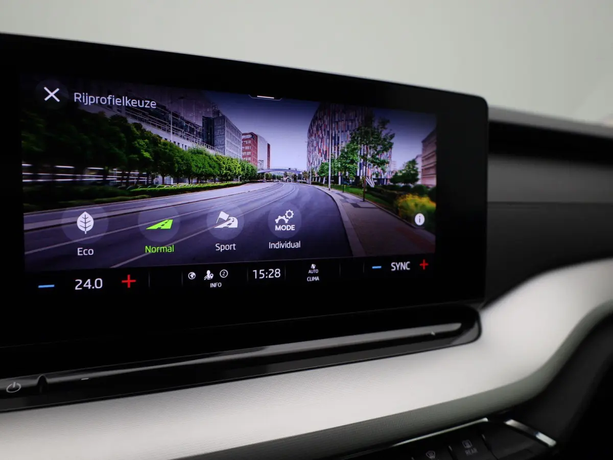 1.0 TSI Business Edition Apple Carplay / Android Auto | Trekhaak | Cruise Control | Airco (automatisch) | Parkeersensoren Voor en Achter | Navigatiesysteem | Lichtmetalen velgen 16” |