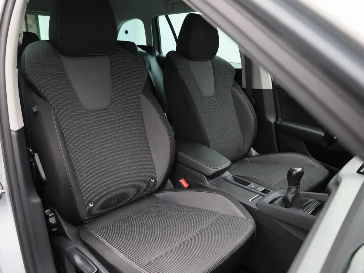 1.0 TSI Business Edition Apple Carplay / Android Auto | Trekhaak | Cruise Control | Airco (automatisch) | Parkeersensoren Voor en Achter | Navigatiesysteem | Lichtmetalen velgen 16” |